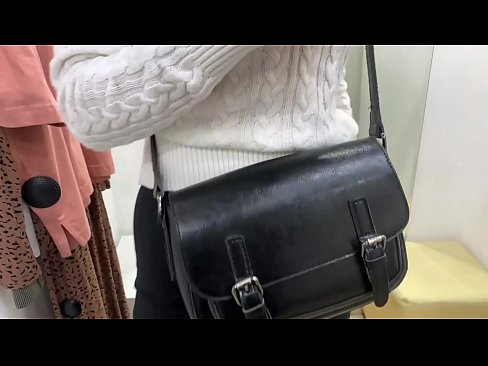 ❤️ Javna masturbacija mlade kujice FeralBerry s dildom u sobi za mjerenje Porno vk na hr.sexafinkarasskaz.ru ❌❤